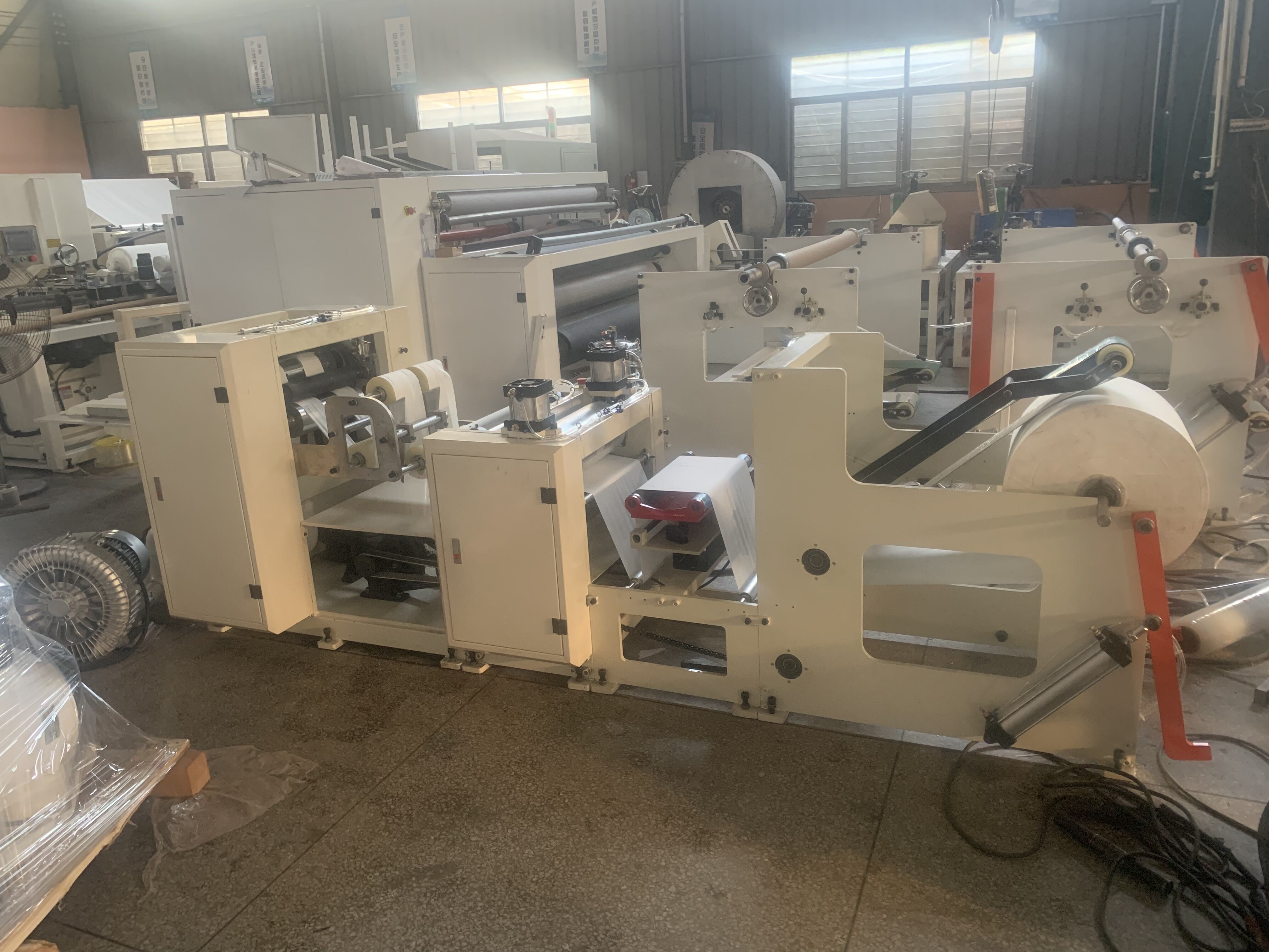 High Speed Serviette Mini Pocket Paper Making Machine 